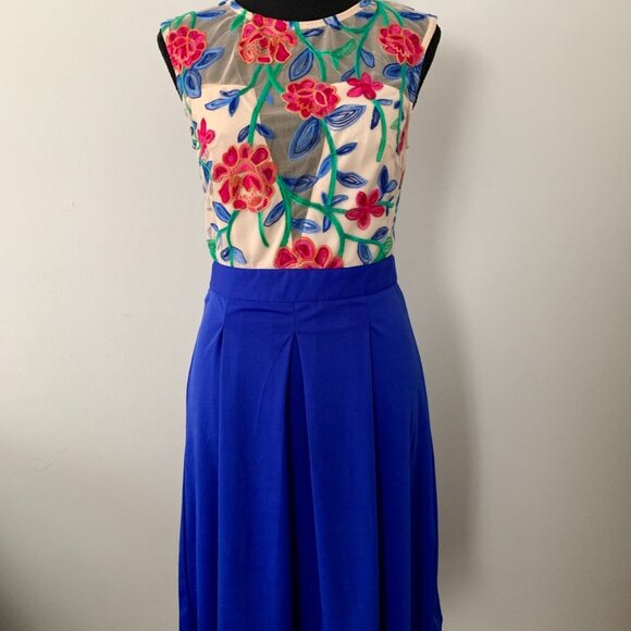 Floral Embroidered Lace Dress (Size S) - Picture 4 of 12